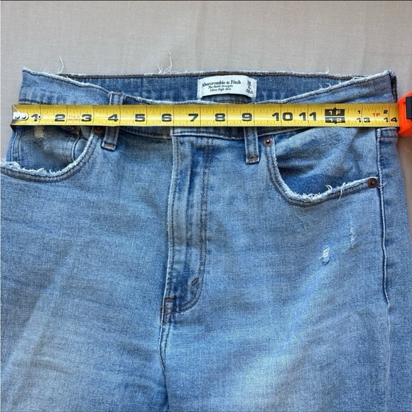A&F Ultra High Rise Ankle Straight Jeans - Picture 9 of 10